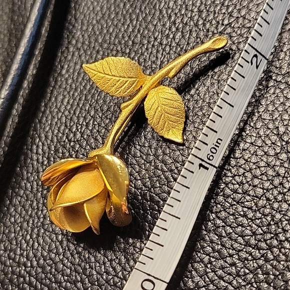 Lot of 3 Floral Pins ~ Anne Klein Lucite Flower, Unmarked Rose & Bouquet Pins - Picture 9 of 11